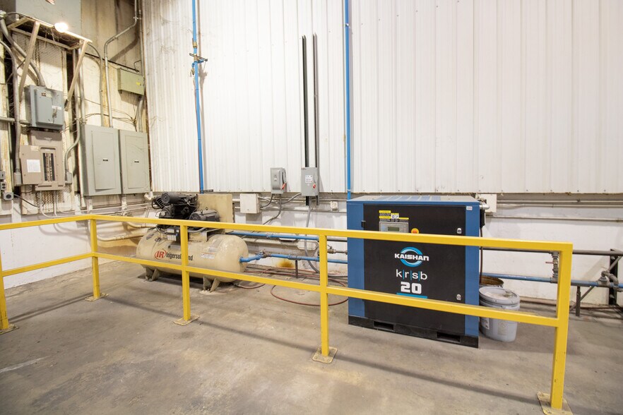 More Photos Of 946 S State Road 32, Union City Manufacturing For Lease