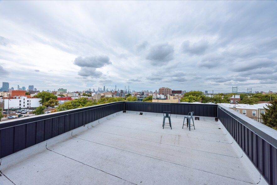 More Photos Of 3329 Astoria Blvd, Astoria General Retail For Sale