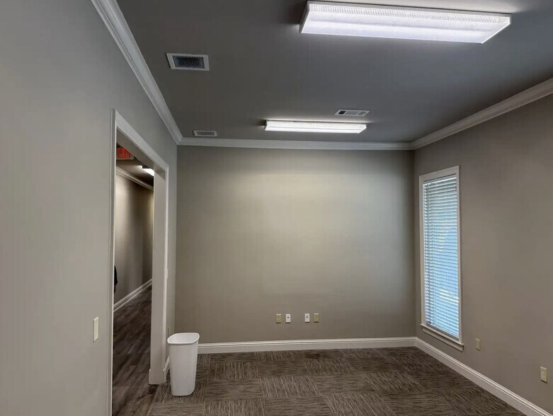 More Photos Of 445 W Eastbank Dr, Gonzales Industrial For Lease