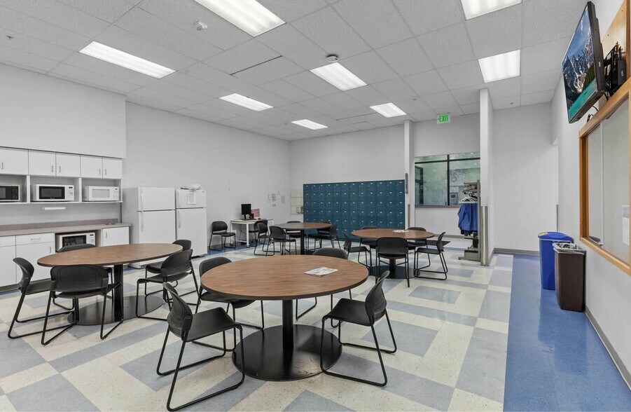 More Photos Of 600 W Wilbur Ave, Coeur d'Alene Flex For Lease