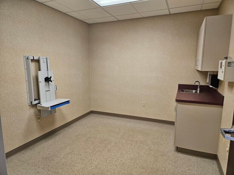 More Photos Of 1600 Sixth Ave, York Medical For Lease