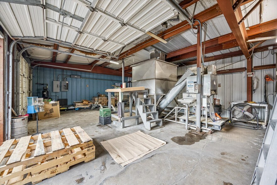 More Photos Of 7515 Long Point Rd, Houston Warehouse For Sale
