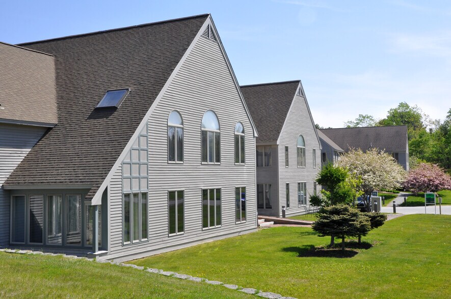 Primary Photo Of 174 S Freeport Rd, Freeport Unknown For Lease