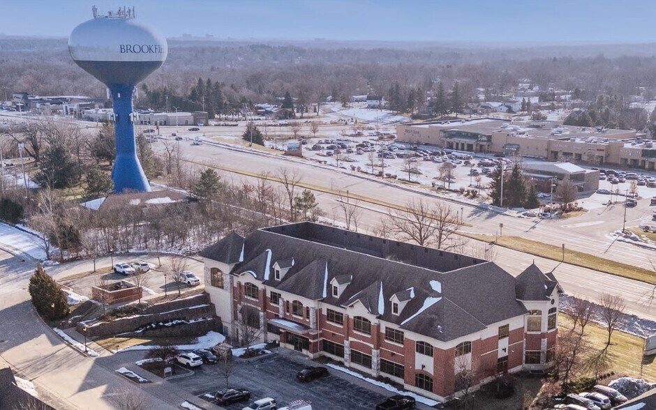 More Photos Of 17400 W Capitol Dr, Brookfield Office For Sale