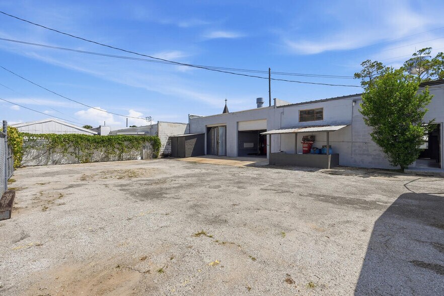 More Photos Of 10 N Main St, Chiefland Service Station For Sale