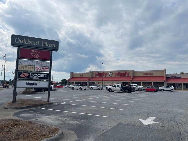 More Photos Of S Lincoln @ S. Lincoln & Victory Dr., Columbus General Retail For Lease