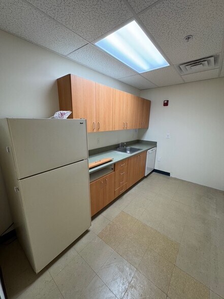 More Photos Of 2 Coolidge St, Hudson Medical For Lease
