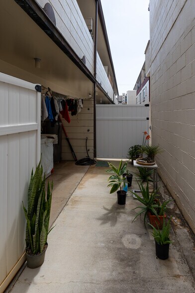 More Photos Of 1240 Young St, Honolulu Apartments For Sale
