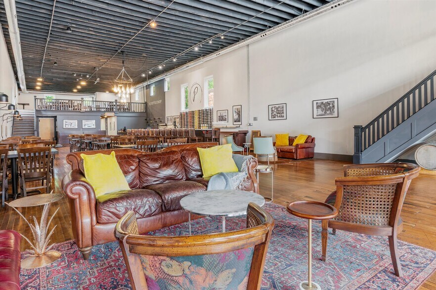 More Photos Of 415 S Thompson Ave, Excelsior Springs Bar For Sale