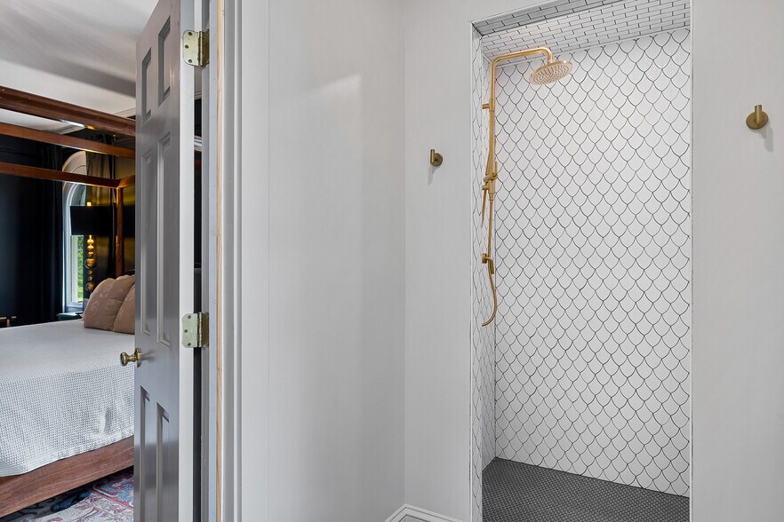 More Photos Of 207 Westminster Hwy, Westminster Specialty For Sale