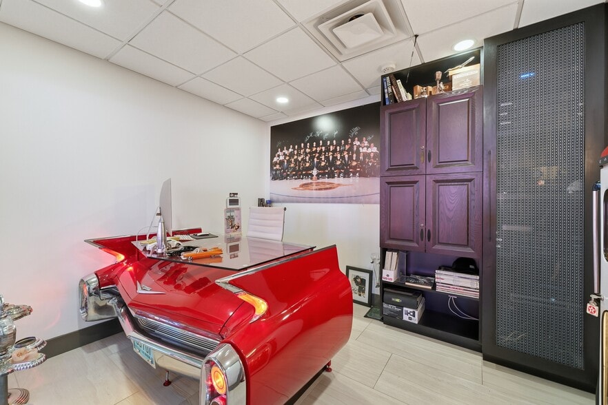 More Photos Of 935 Sherwood Ave, Coquitlam Warehouse For Sale