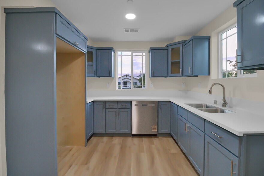 More Photos Of 815 G St, Wilmington Apartments For Sale