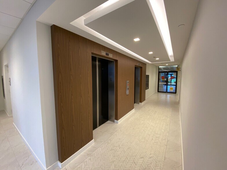 More Photos Of 4440 PGA Blvd, Palm Beach Gardens Coworking Space