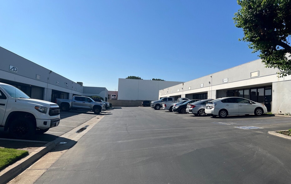 More Photos Of 139 N Maple St, Corona Unknown For Lease