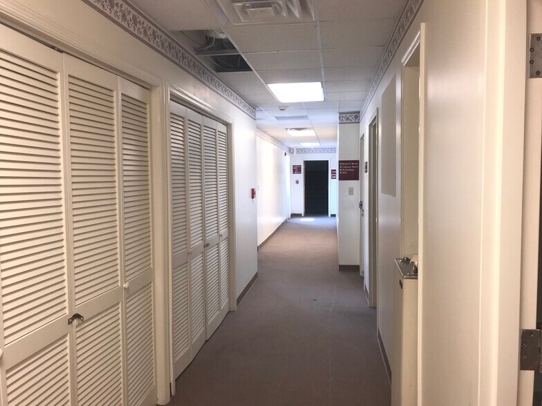More Photos Of 1141 Cochran Hwy, Eastman Showroom For Sale