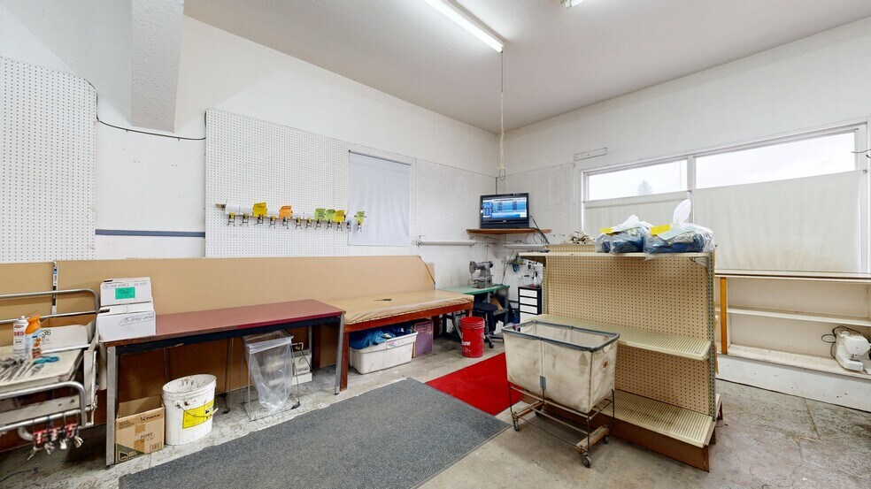 More Photos Of 4707 50 st, Stettler Service For Sale