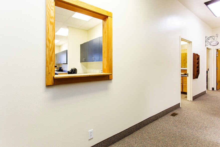More Photos Of 1263 Bennett Ave, Burley Medical For Sale