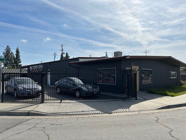 More Photos Of 2216 N St, Bakersfield Service For Sale