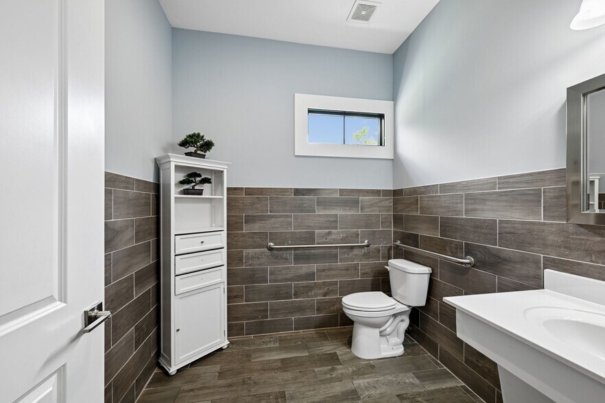 More Photos Of 27735 James Chapel Rd N, Holden Office For Sale