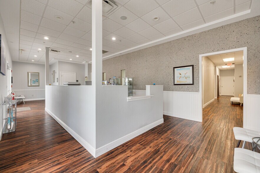 More Photos Of 1015-1033 W Bay Dr, Largo Freestanding For Lease
