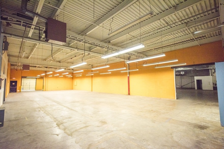 More Photos Of 122 Mill Rd, Oaks Warehouse For Lease