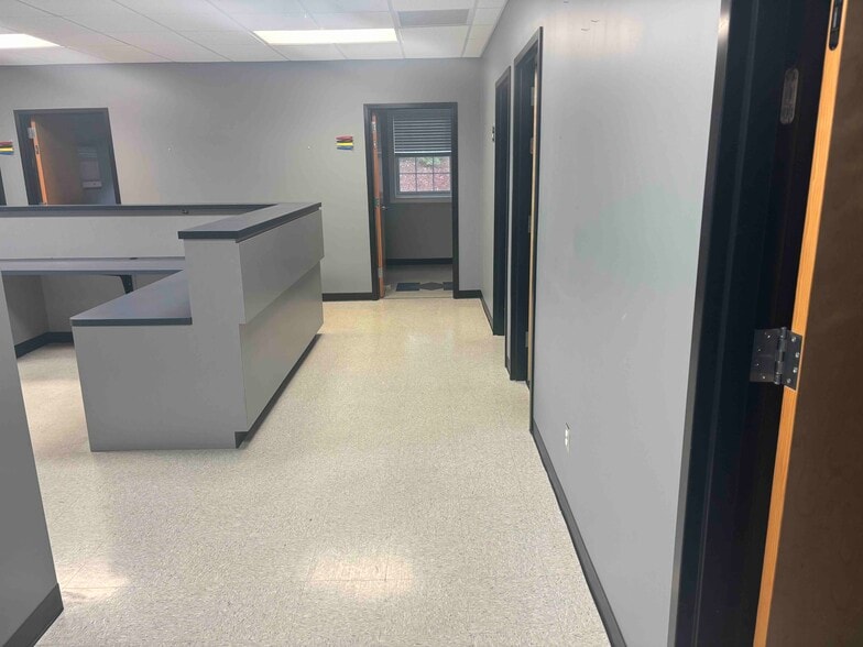 More Photos Of 1228 1st St N, Alabaster Office For Lease