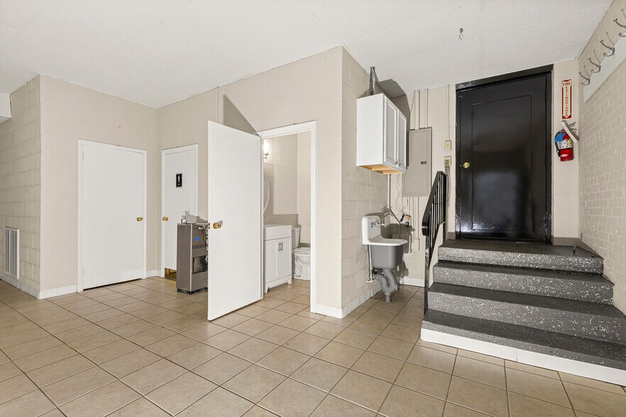 More Photos Of 150 N Steele St, Sanford Office For Sale