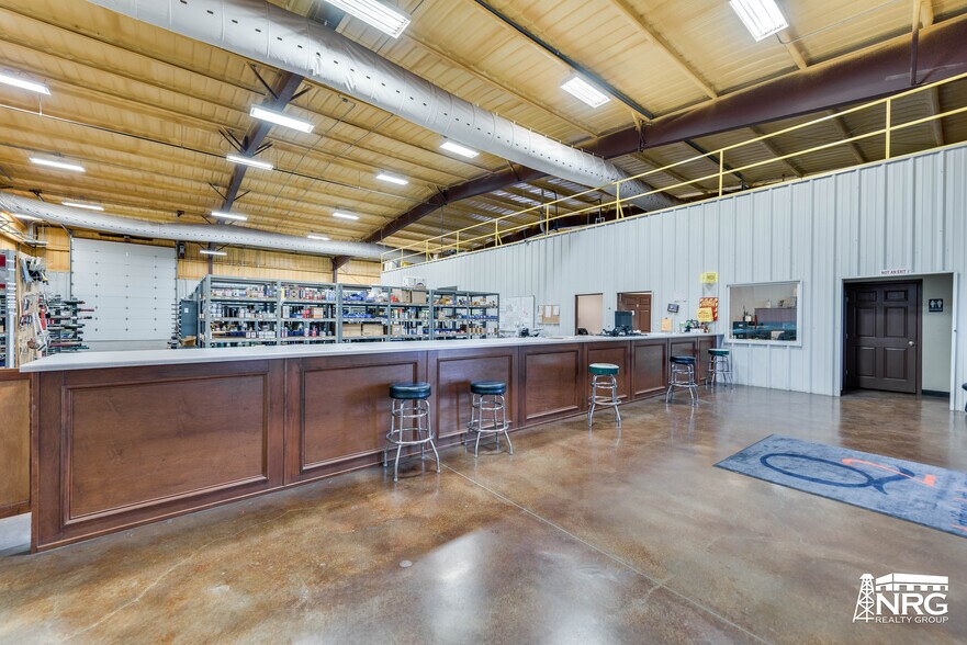 More Photos Of 801 NW 9th St, Andrews Warehouse For Sale