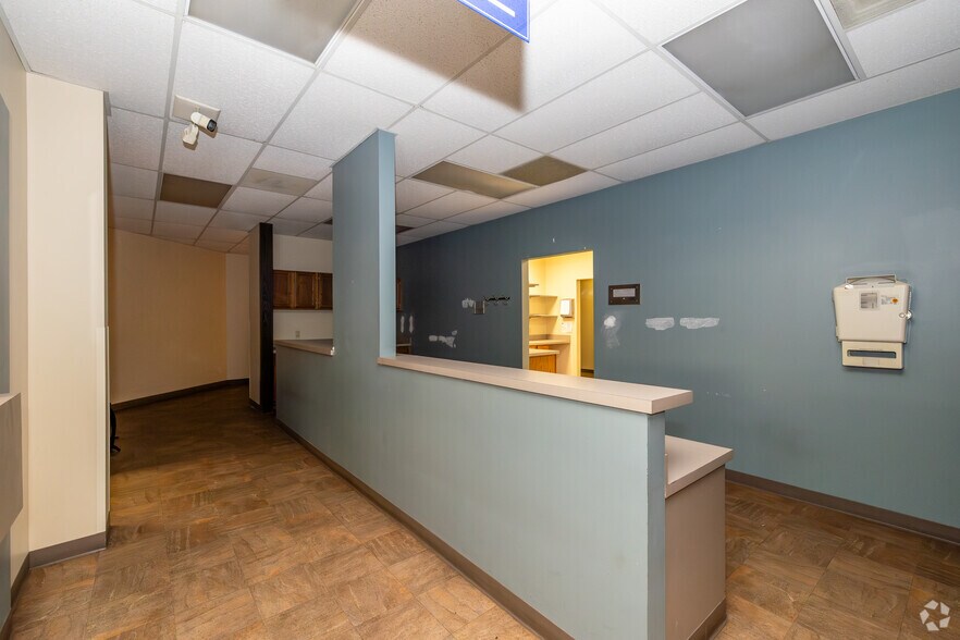 More Photos Of 2535 E Lincoln St, Wichita Medical For Lease