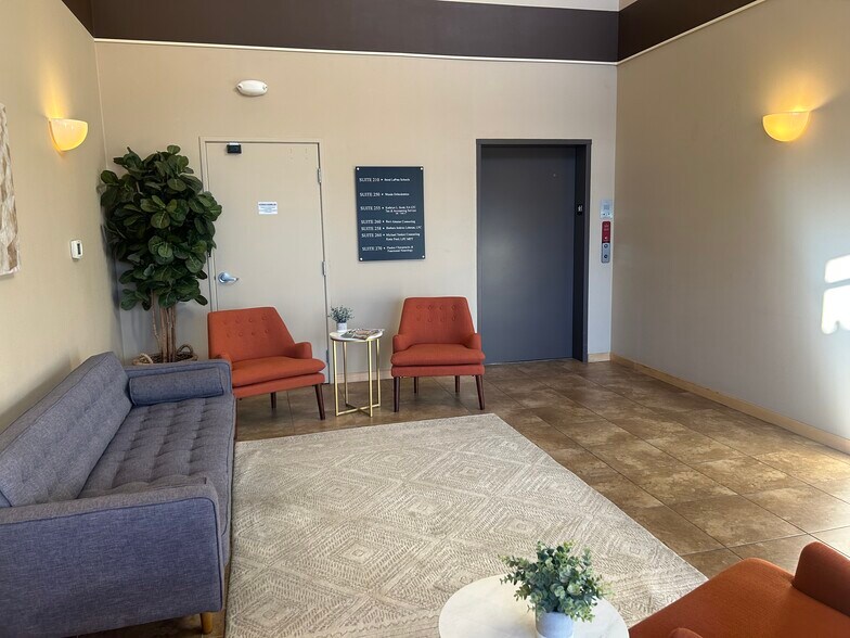 More Photos Of 2500 NE Twin Knolls Dr, Bend Medical For Lease
