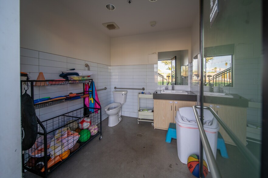 More Photos Of 3202 E Mountain View Rd, Phoenix Schools For Sale
