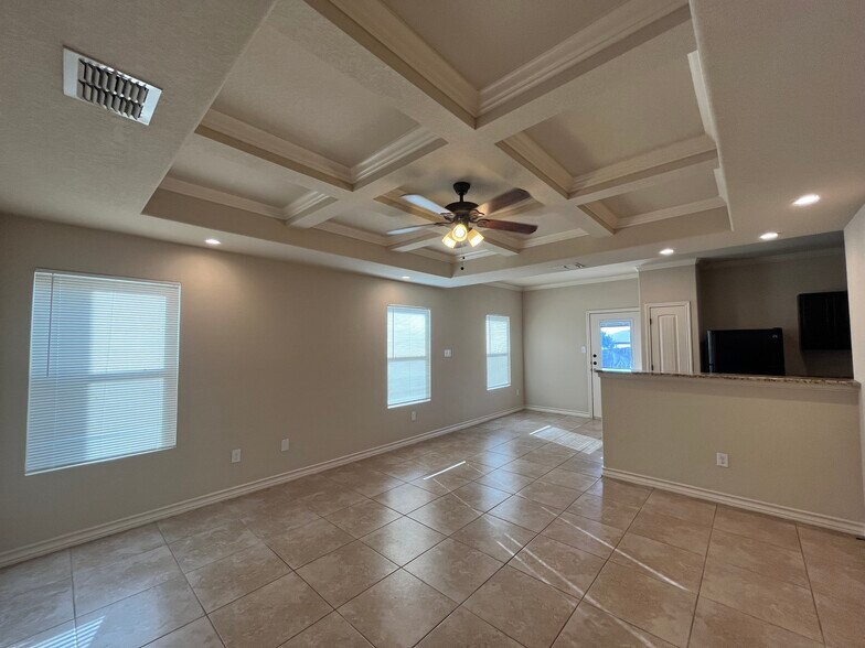 More Photos Of 7002 Donovan Way, San Antonio Apartments For Sale