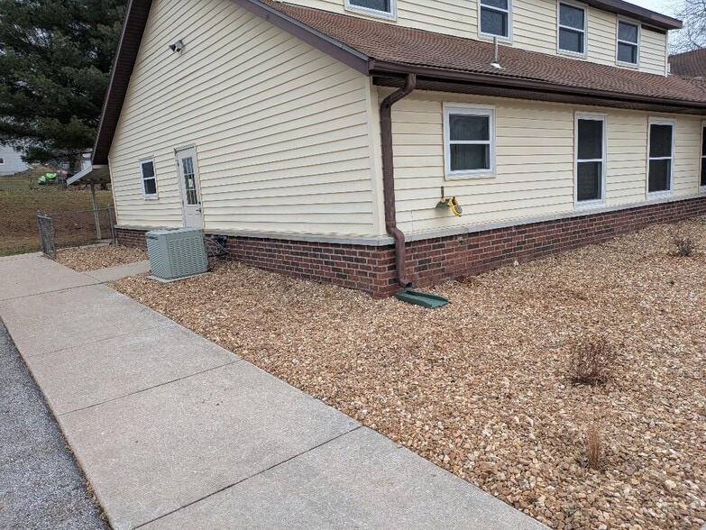 More Photos Of 3110 S Lakeside Ave, Springfield Dormitory For Sale