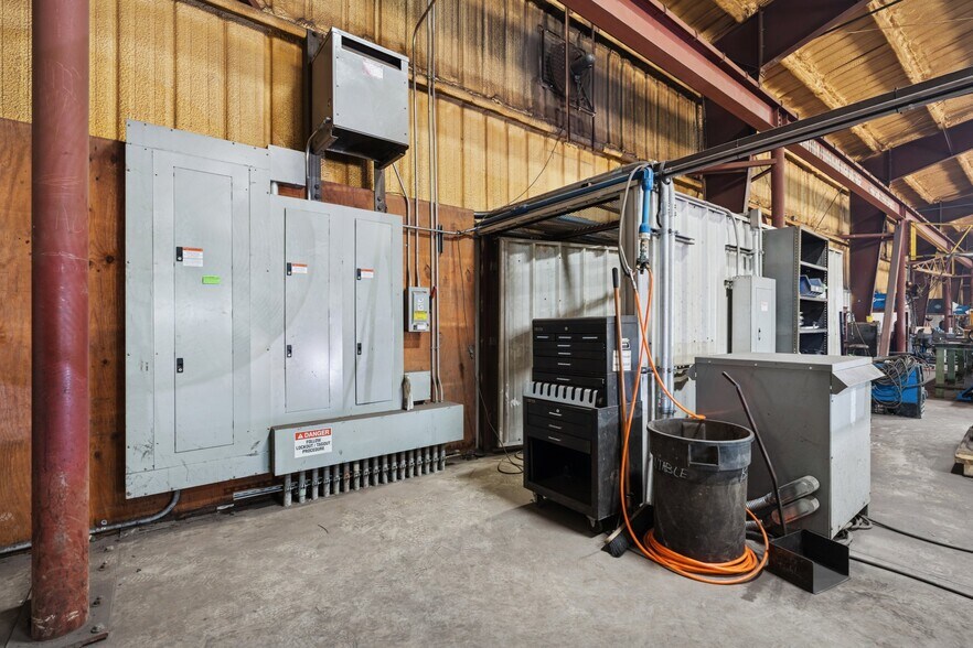 More Photos Of 2627 SW 22nd St, Oklahoma City Warehouse For Sale