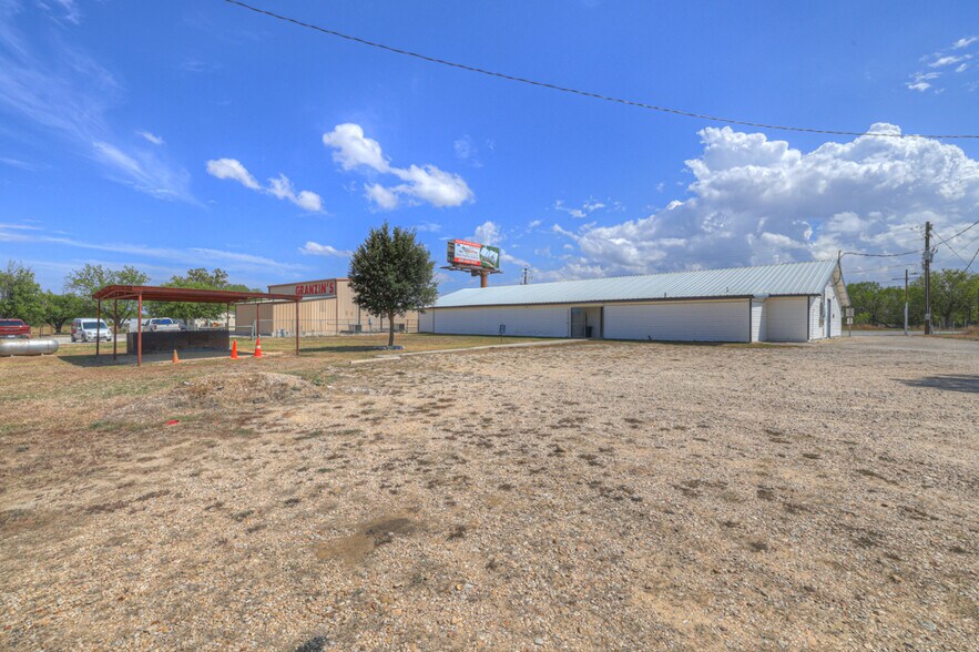 More Photos Of 2918 W Kingsbury St, Seguin Lodge Meeting Hall For Sale