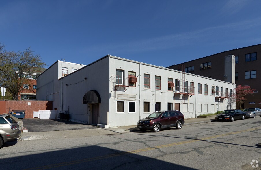 More Photos Of 30-44 East Ave, Pawtucket Storefront Retail Office For Lease