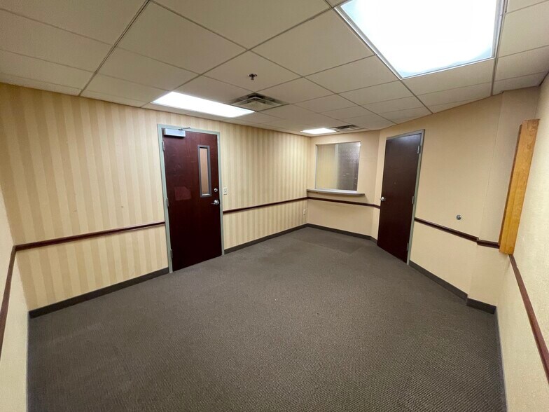 More Photos Of 20455 Lorain Rd, Fairview Park Medical For Lease