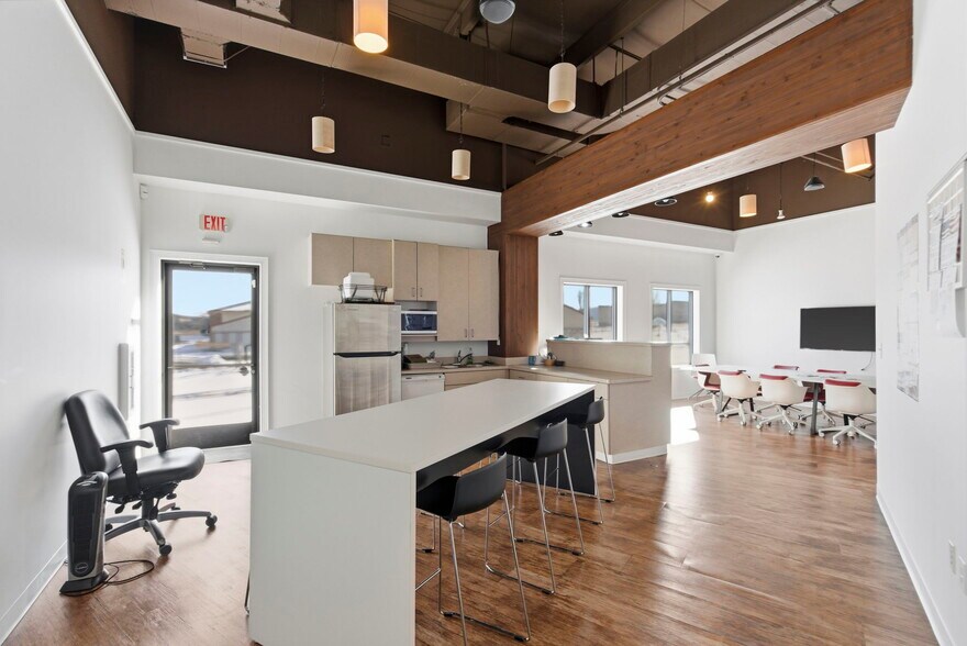 More Photos Of 5540-5550 N Farmer Branch Rd, Ozark General Retail For Sale