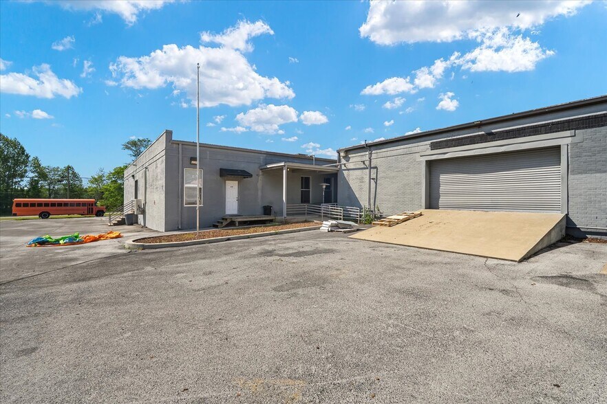 More Photos Of 601 School St, Morrison Light Distribution For Sale