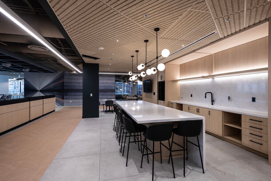 More Photos Of 1 N Central Ave, Phoenix Office For Lease