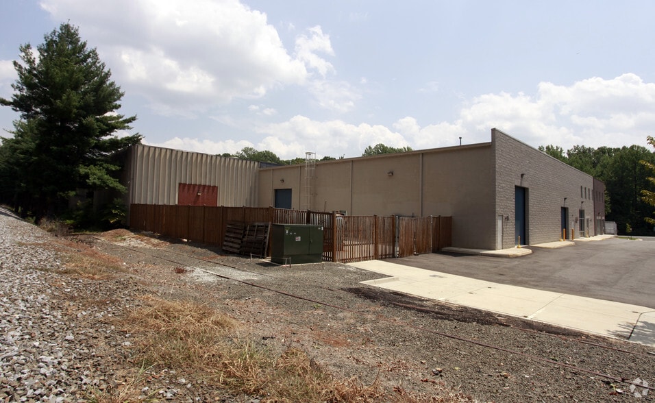 More Photos Of 7552 Accotink Park Rd, Springfield Warehouse For Sale