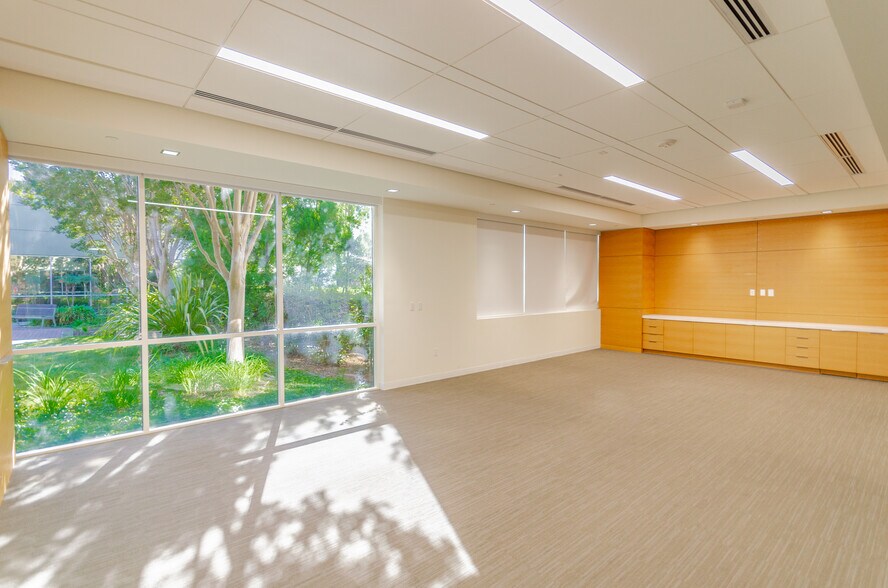 More Photos Of 310 Deguigne Dr, Sunnyvale Research And Development For Lease