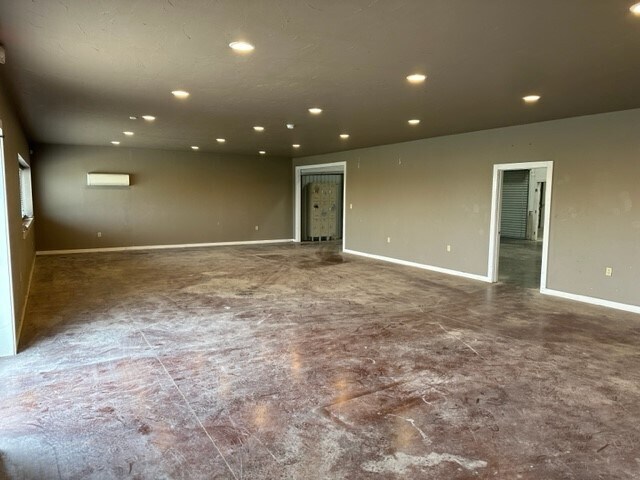 More Photos Of 6355 Boucher Dr, Edmond Showroom For Lease