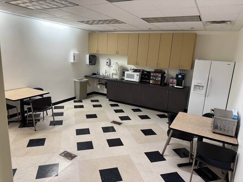 More Photos Of 7499 E Paradise Ln, Scottsdale Industrial For Sale