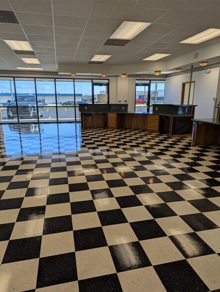 More Photos Of 3000 E Division St, Springfield Medical For Lease