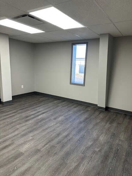 More Photos Of 10 Stover Dr, Carlisle Warehouse For Lease