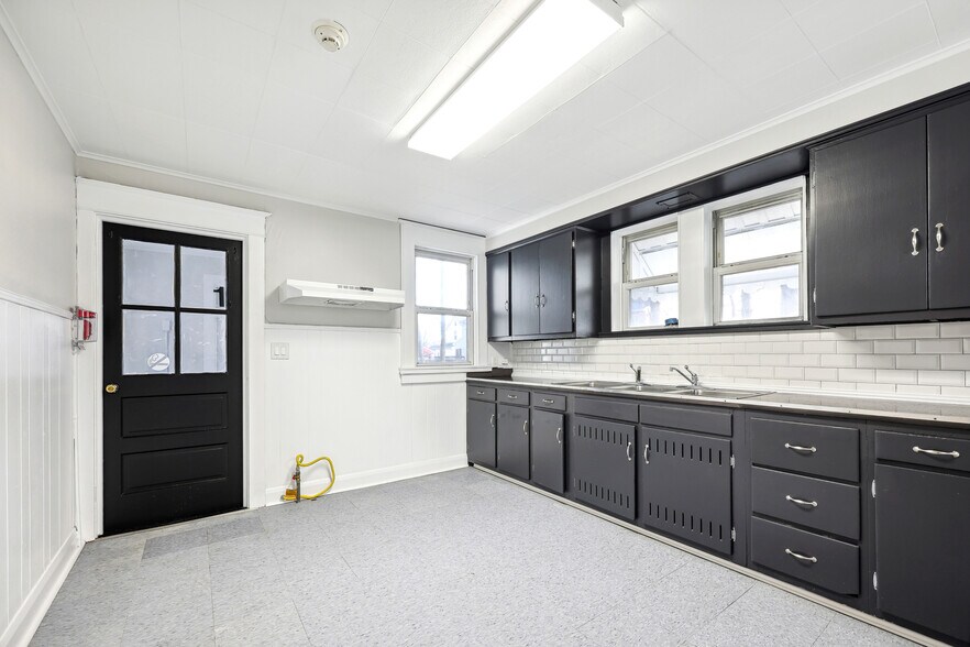 More Photos Of 110 Charles St, Old Bridge Daycare Center For Lease