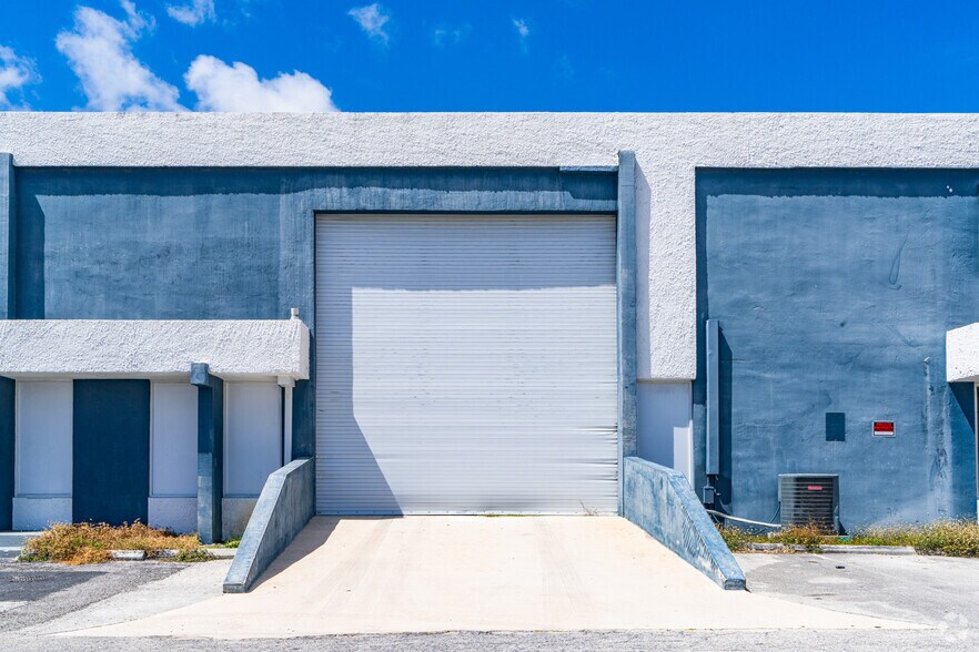 More Photos Of 3277 SE 14th Ave, Fort Lauderdale Warehouse For Lease