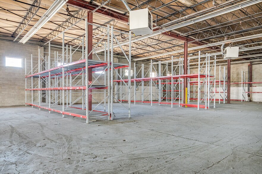 More Photos Of 317 New South Rd, Hicksville Warehouse For Lease