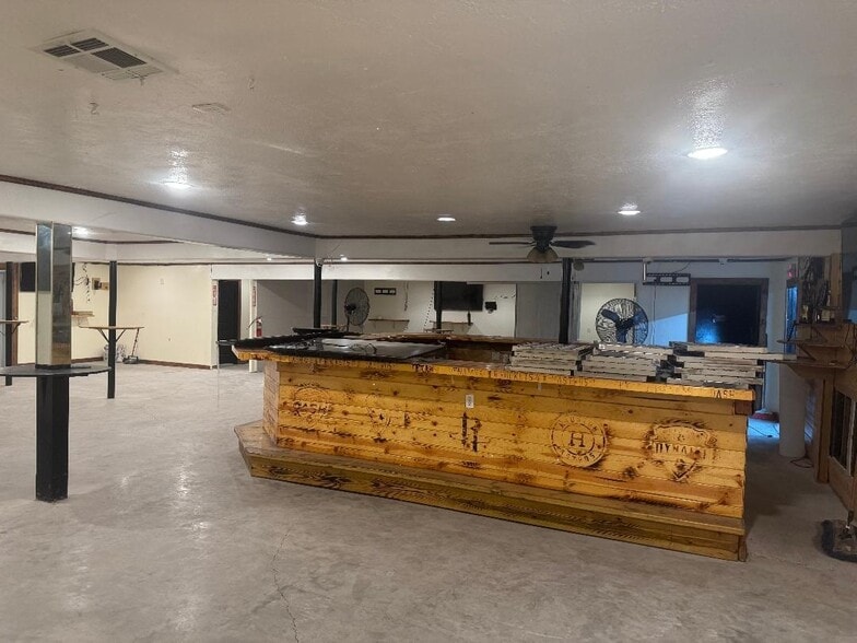More Photos Of 711 Freeport St, Houston Bar For Sale